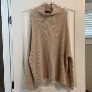 Olivaceous oversized sweater